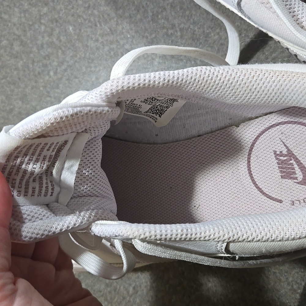 Nike White and Light Pink Casual Shoes - Picture 8 of 10